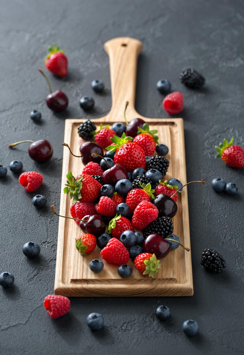 Berries food photography using basic kit and flashlite.